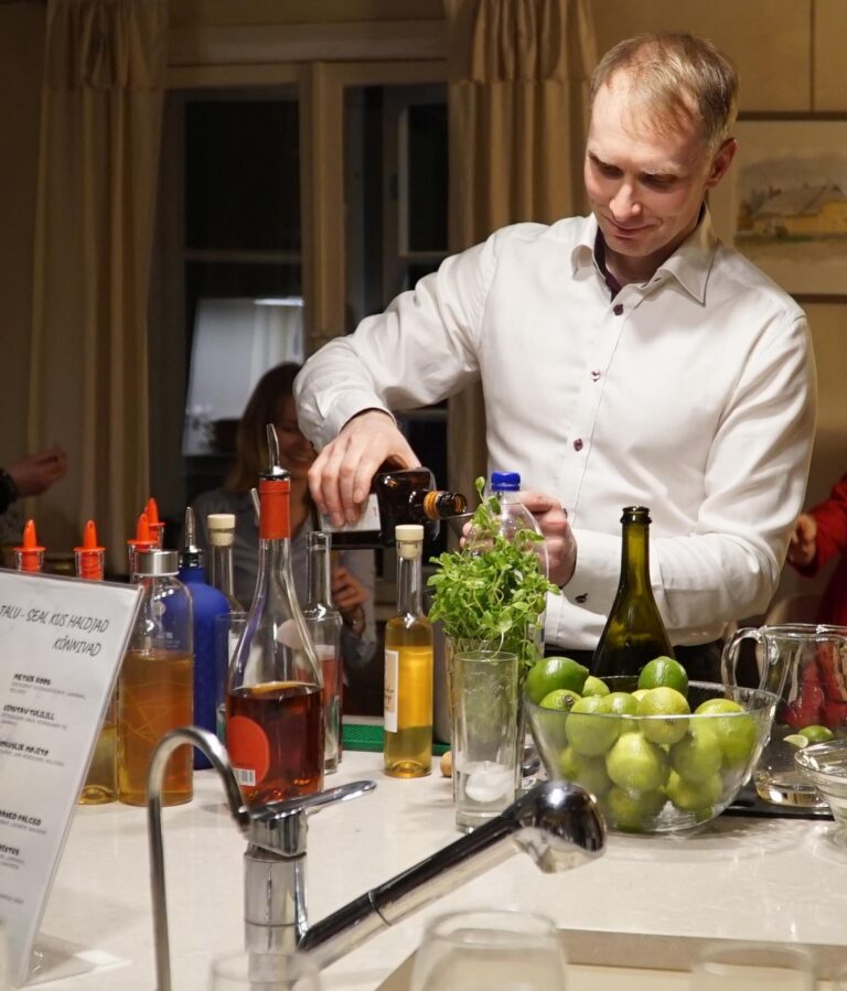 Tänava talu kokteilikoolitus: “Läänemaa õite maagia klaasis”